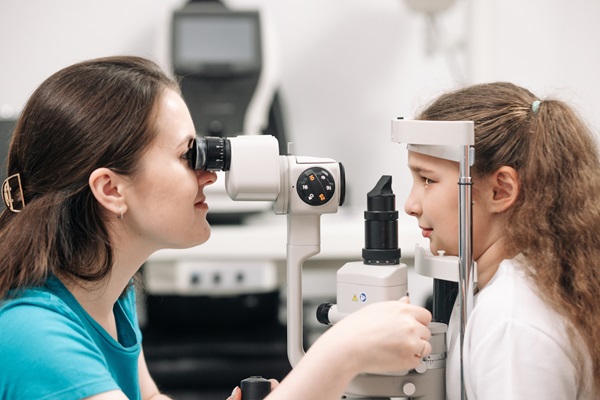 Signs You Need To Visit An Eye Doctor